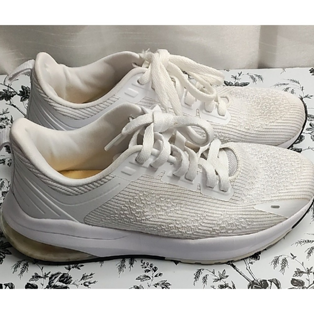Avia White‎ Sneakers Modern Breathable Design Size 7½"
